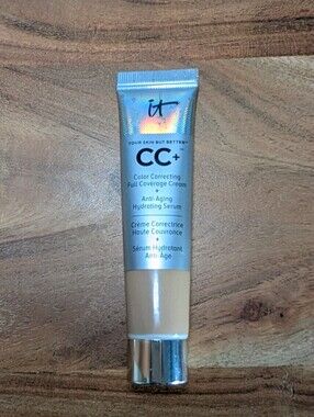 IT Cosmetics CC Cream Anti-aging Hydrating Serum in Medium